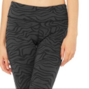 Alo Gray/Black Zebra Air Brushed Capri Leggings Small Yoga Animal Print